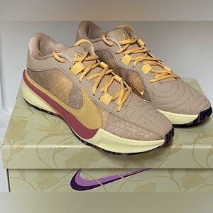 NIB Nike Zoom Freak 5 Fossil Stone Men  Basketball Shoes Sneak DX4985 200 SZ  11